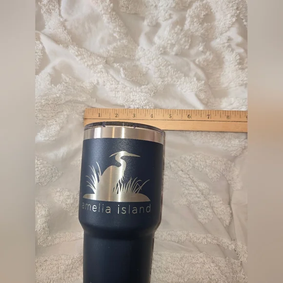 YETI Dark Blue Tumbler with Silver Design Amelia Island Heron NWT - Picture 3 of 13